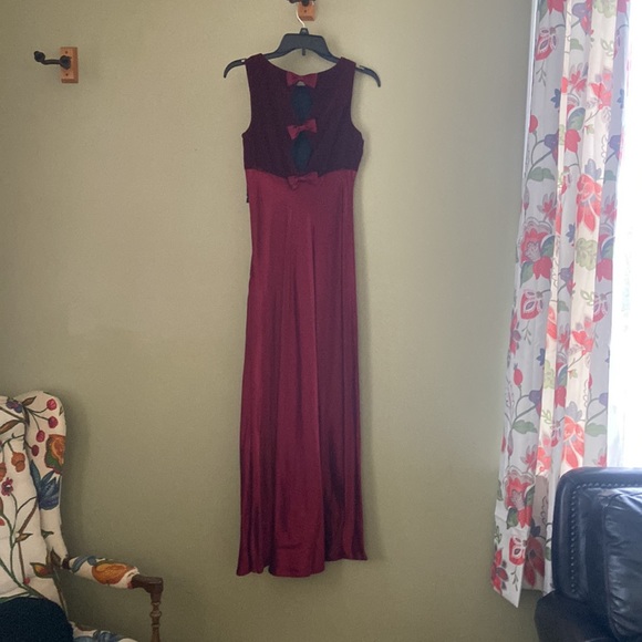 Long Burgundy Prom Dress, has slight tear under the left arm. - Picture 5 of 5